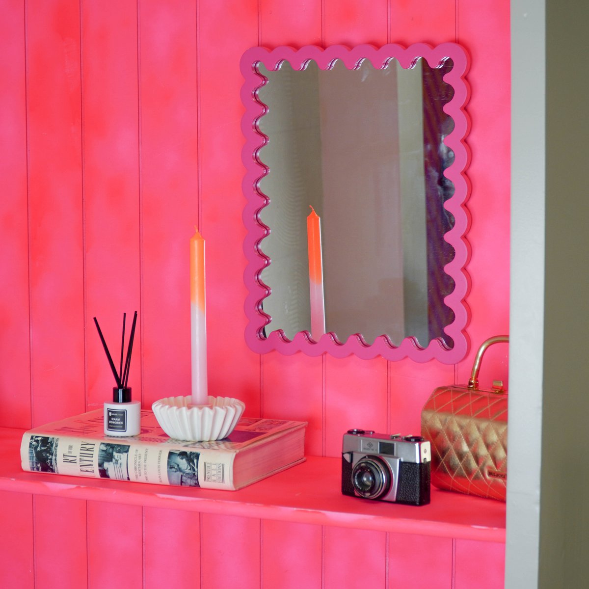 Spiegel - Wavey - Neon Roze - MDF - 33x43x1,5cm