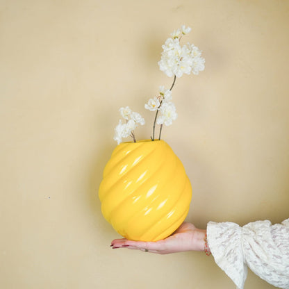 Flower Vase- Swirl vase-ceramic- geel- 20x20x21,5 cm