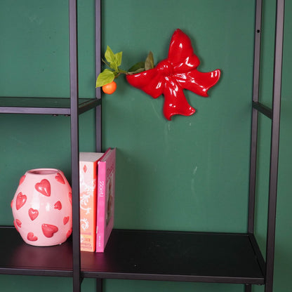 Vaaswand vaas Bow-keramisch rood- 19x18,5x5,5 cm